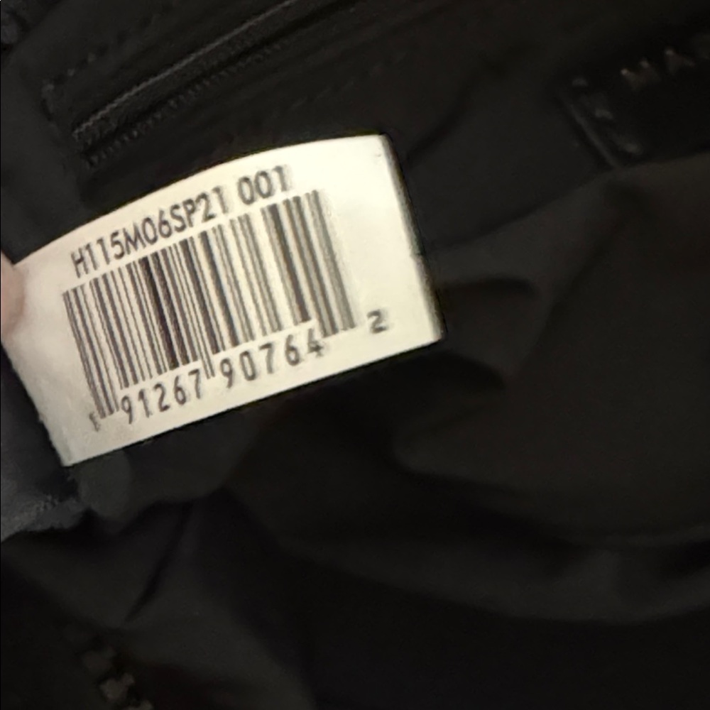 Marc Jacob’s Mini Puffer Crossbody - Picture 6 of 8